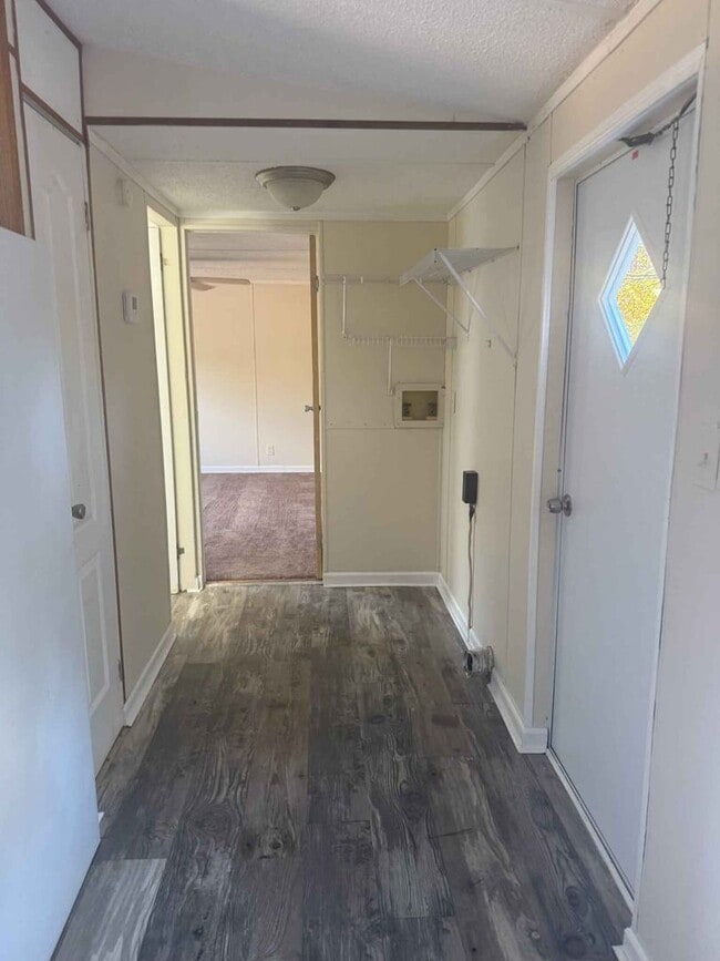 Building Photo - 2 BDR / 1.5BA