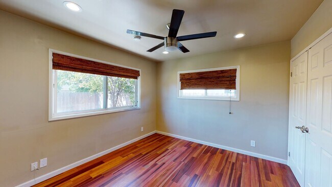 Building Photo - 5705 Mary Ln Dr