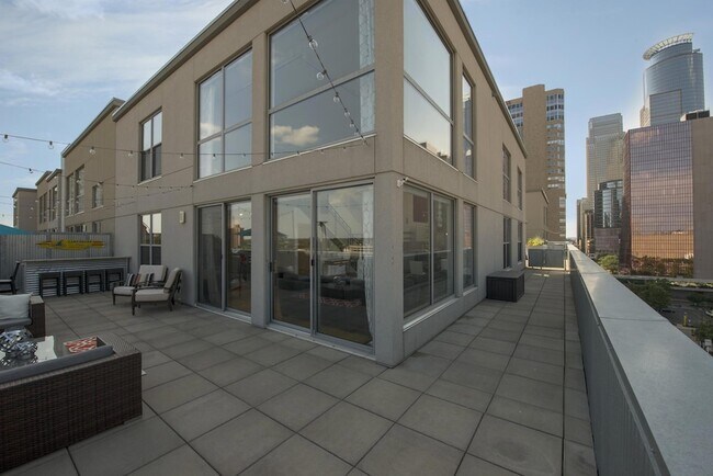 Building Photo - 521 S 7th St