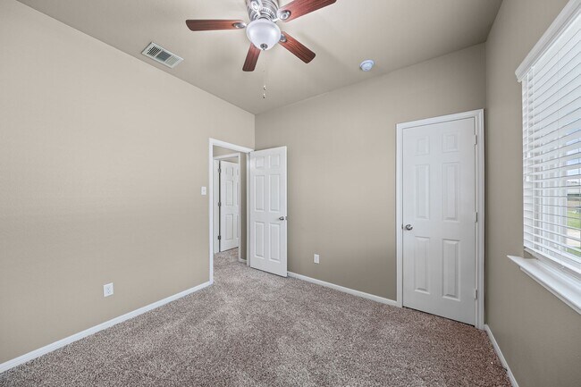 Building Photo - Move-In Ready! 3 Bed, 2Ba Home in Westfiel...