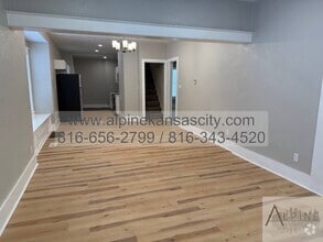 Building Photo - Updated Midtown Home Available