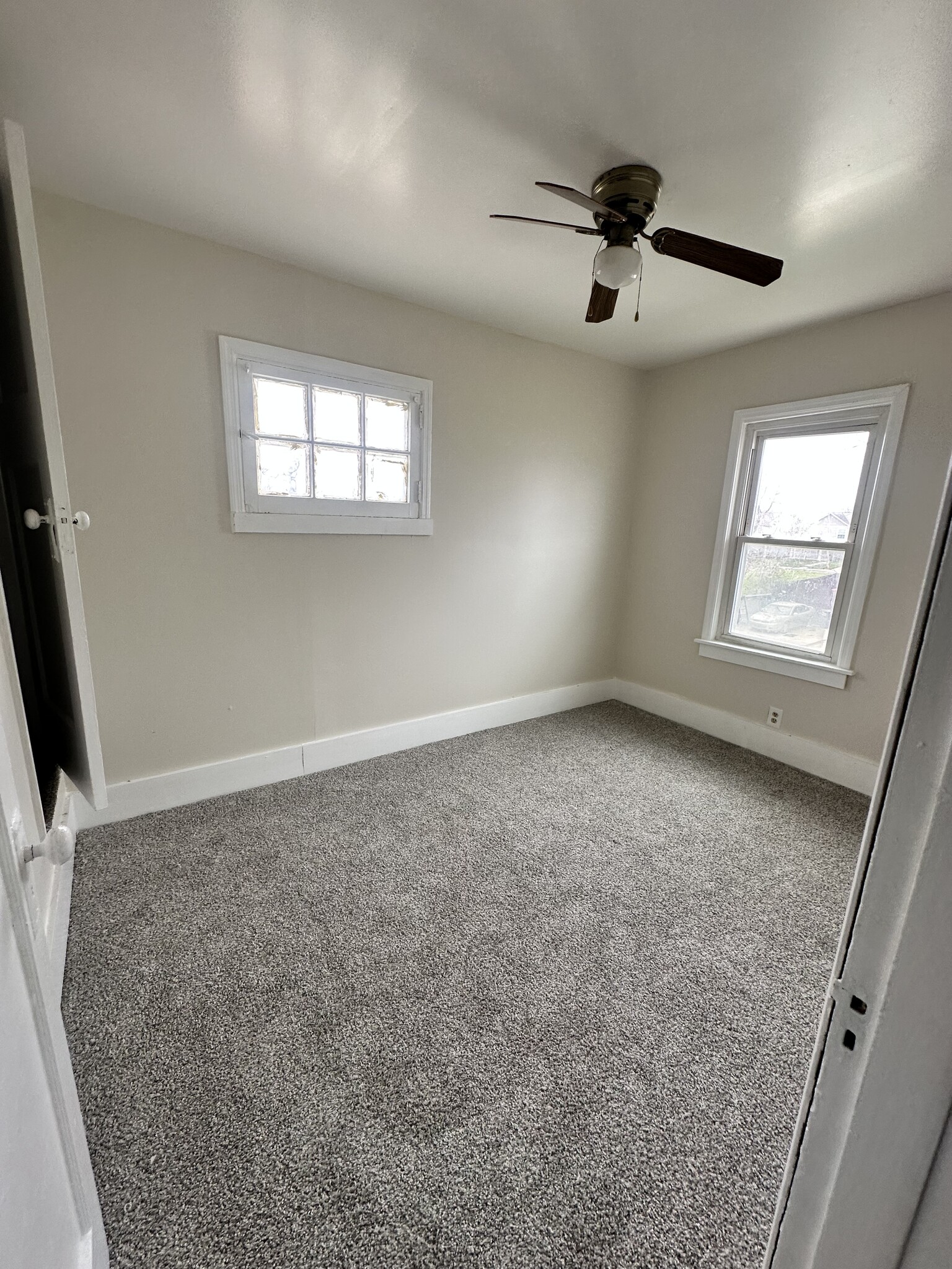 Building Photo - 2057 Catalpa Dr