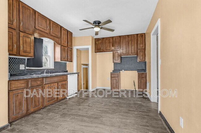 Building Photo - 2416 Lawton Ave