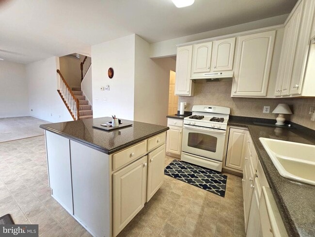 Building Photo - 1969 Peachtree Ct