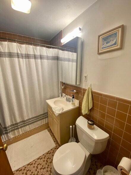Building Photo - 120 Kenrick St