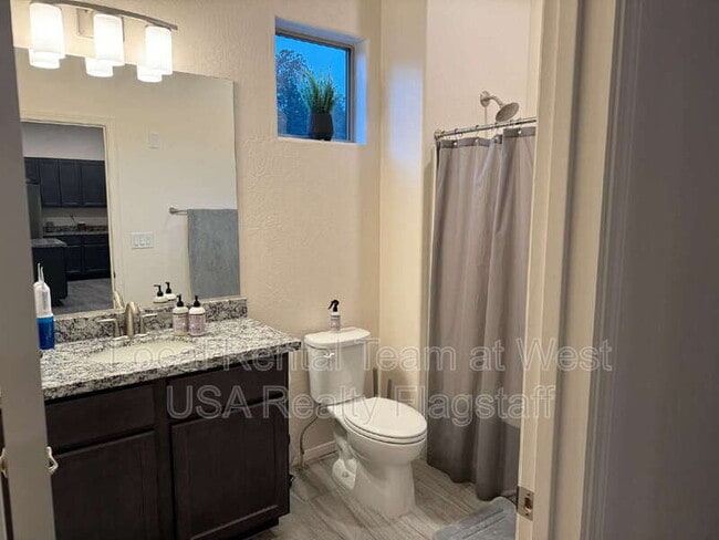 Building Photo - 1650 E Ponderosa Pkwy