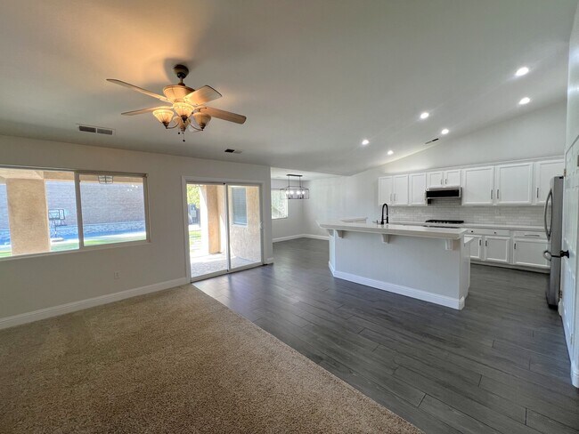 Building Photo - 12115 Fairburn Way
