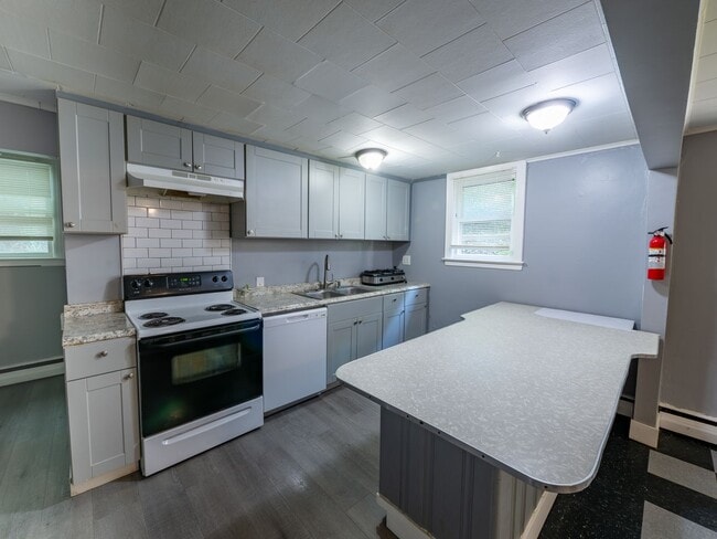 Building Photo - Charming 3-Bedroom Apartment in Midtown Ki...