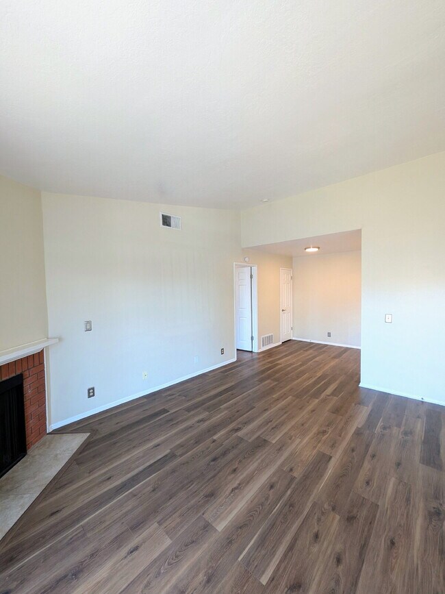 Building Photo - MOVE-IN READY – 1 BEDROOM CONDO IN GATED TUSTIN COMMUNITY (UNIT 70)