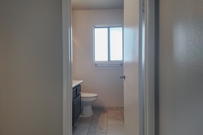 Building Photo - Modern Comfort with Pool & Spa in The Lakes – Solar Equipped Home