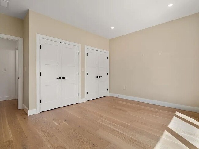 Building Photo - 114 Church St