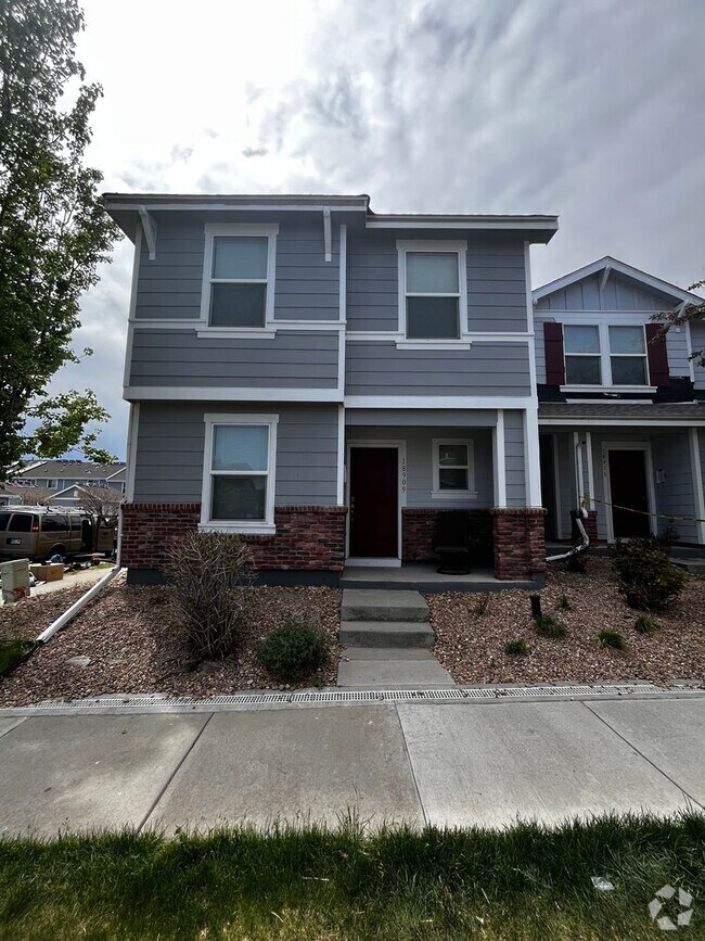 Building Photo - Grant Ranch 3 Bedroom 2.5 Bathroom Townhom...