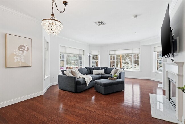 Building Photo - 855 Main St