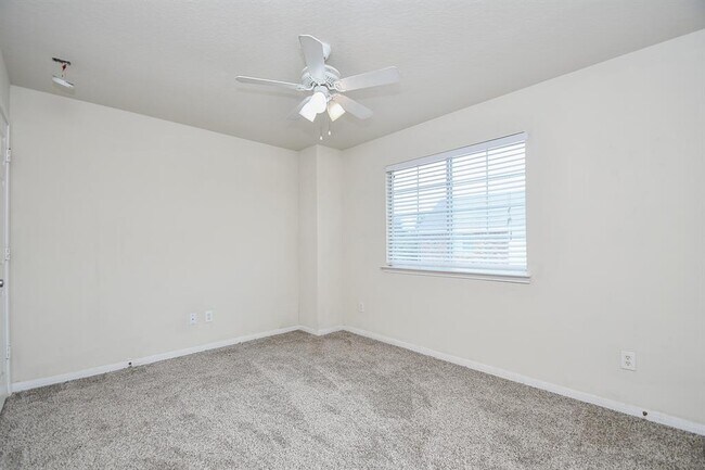 Building Photo - 6706 Nicecrest Dr