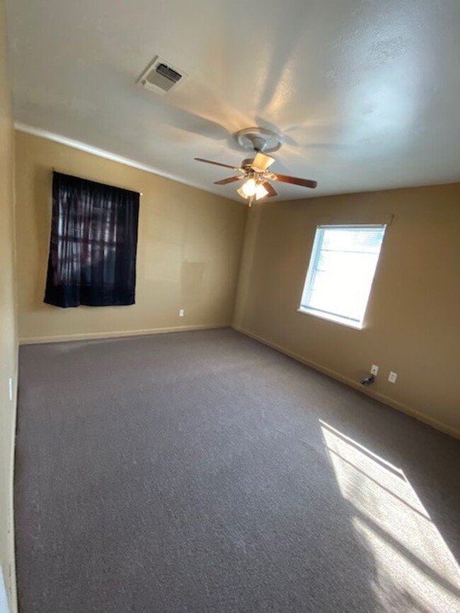 Building Photo - Cozy 3-bedroom, 1.5 bath for lease in west...