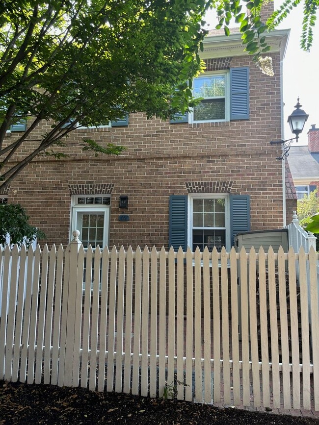 Building Photo - 1037 N Pitt St