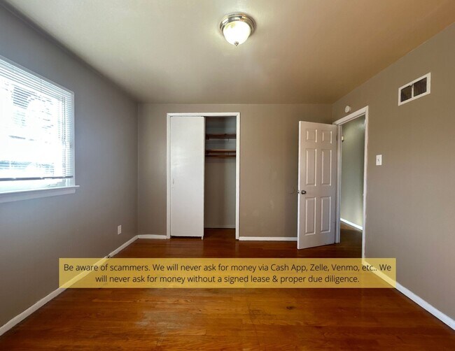 Building Photo - 1412 Broadlawns Ln