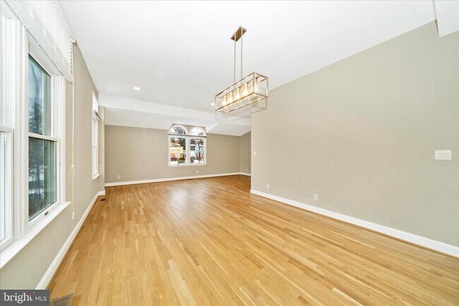 Building Photo - 3313 Moline Rd