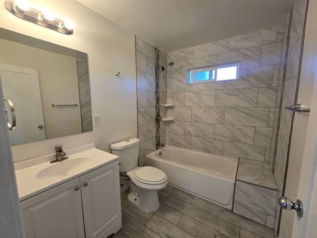 Building Photo - 3 Bed Home + Studio with Large Yard & Ample Parking Near Downtown Vista