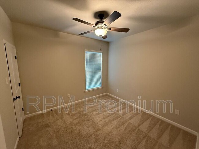 Building Photo - 39500 Ridgeland Dr