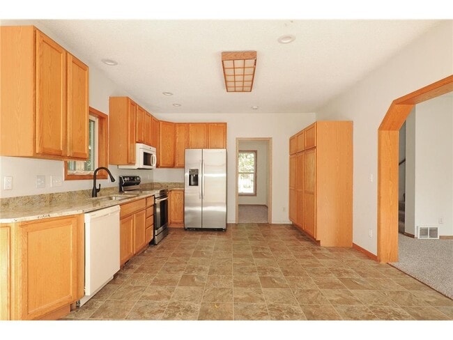 Building Photo - 1065 23rd Ave SE