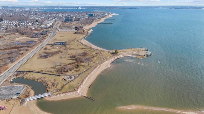 Building Photo - 27 Strathmore Rd