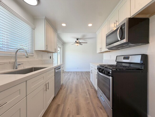 Building Photo - Experience the coastal breeze and the quiet charm of Hawaii Lane.