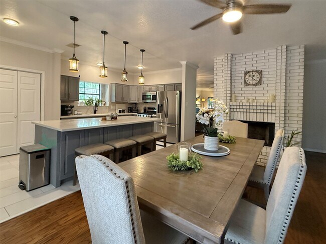 Building Photo - 42 Village Knoll Pl