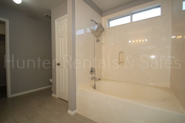 Building Photo - 6712 Taree Loop