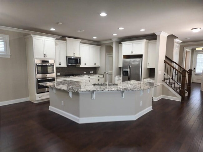 Building Photo - 4045 Brookview Dr