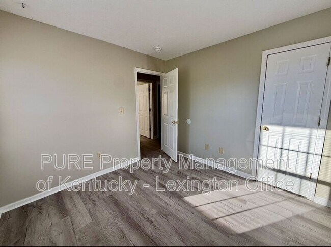 Building Photo - 222 Buffalo Trce