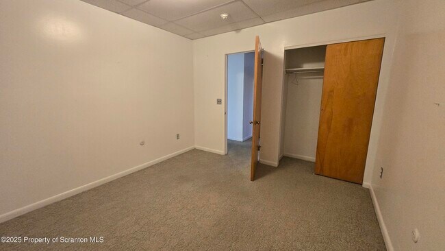 Building Photo - 3730 Lawrence Ave