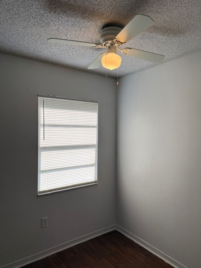 Building Photo - Coral Gardens one bedroom condo