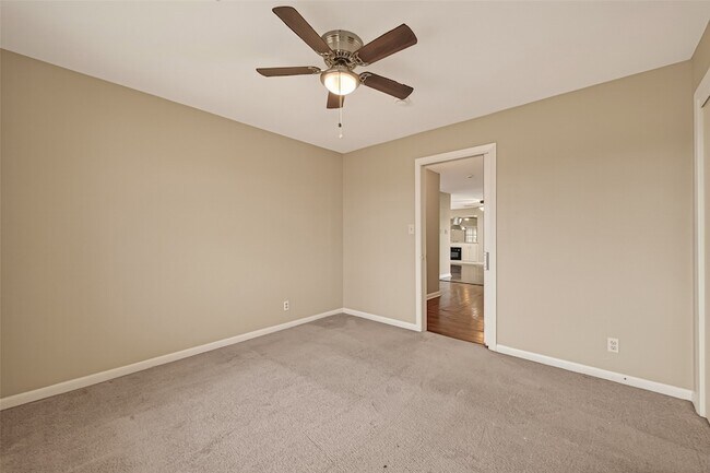 Building Photo - 10645 Oak Brook Dr