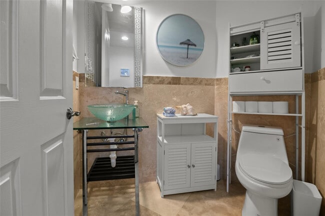 Building Photo - 732 NE 15th Ave