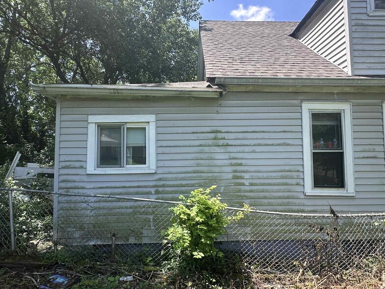 Building Photo - 3912 Beachwood Ave