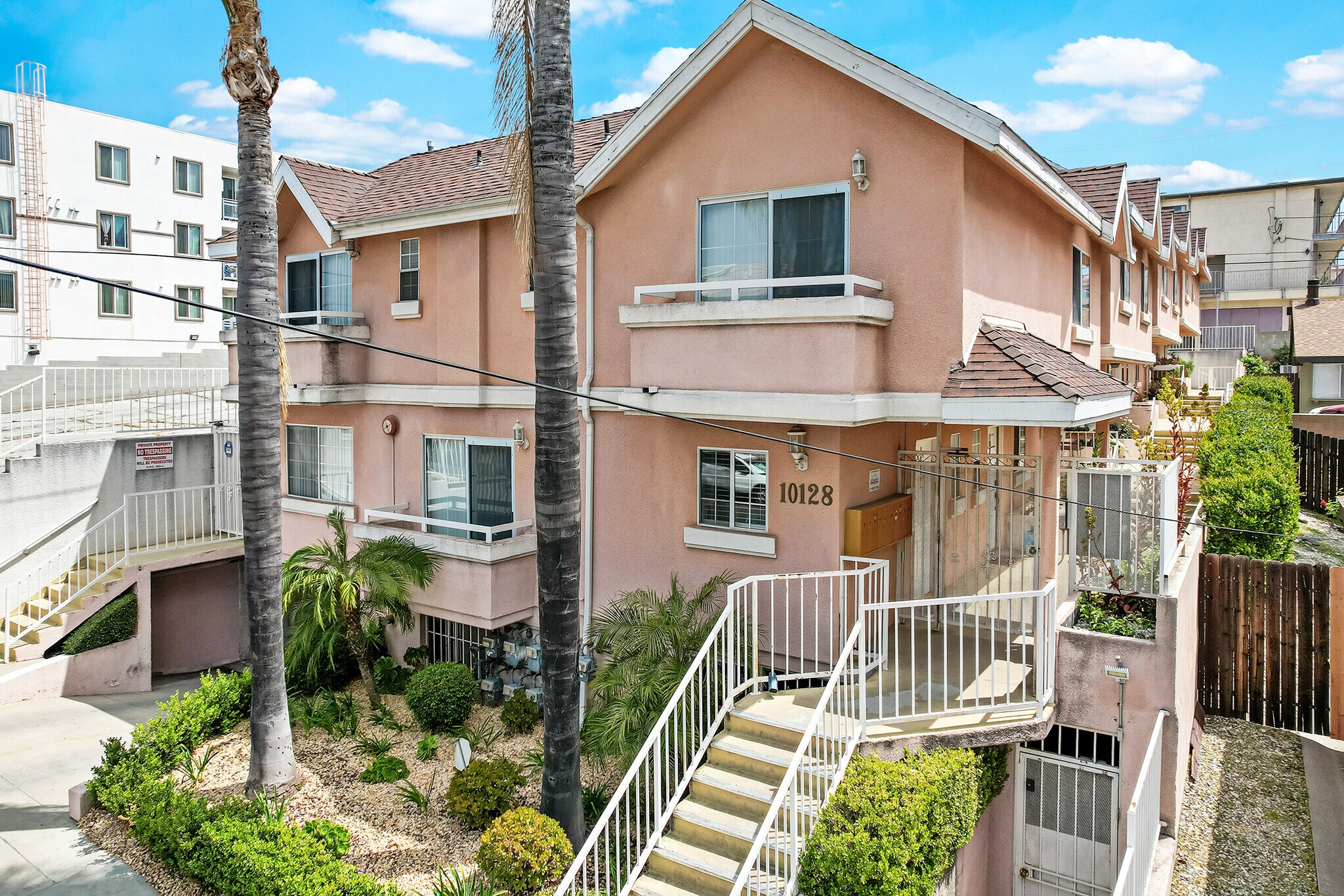 Building Photo - 10128 Hillhaven Ave