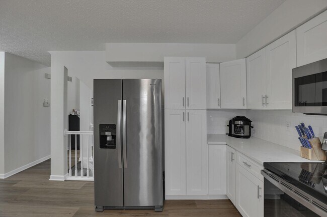 Building Photo - 4976 Conifer Dr