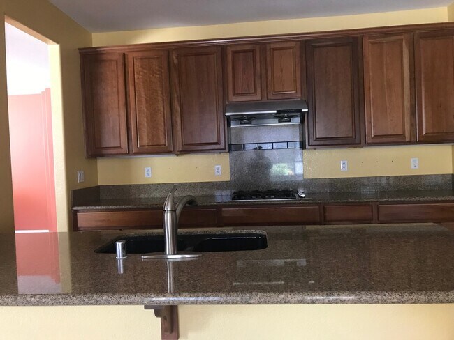 Building Photo - Beautiful 4 bedroom in Curti Ranch