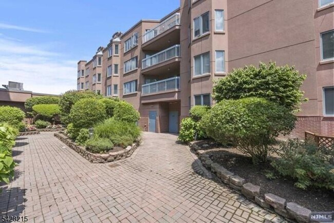 Building Photo - 406 Jefferson Ct