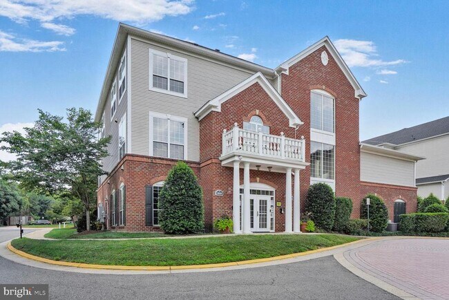Building Photo - 4854 Eisenhower Ave