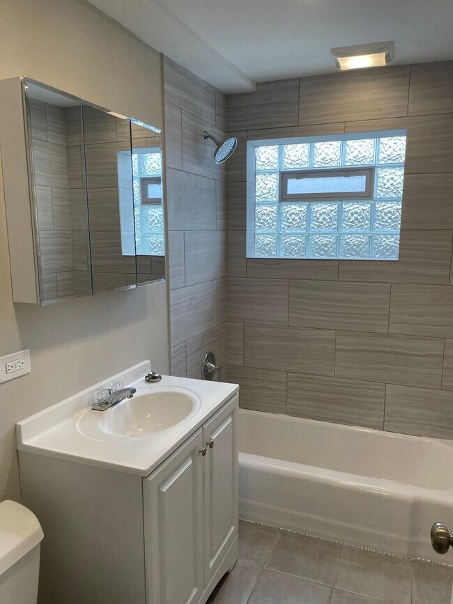 Building Photo - 7541 Roberts Rd