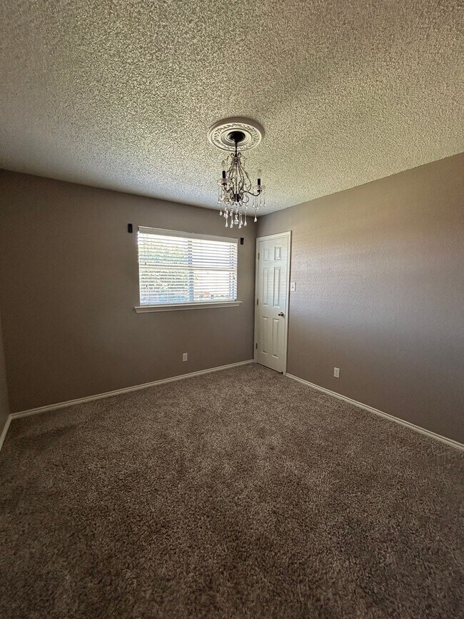 Building Photo - Spacious 4-Bedroom, 2.5-Bath Home in Plant...