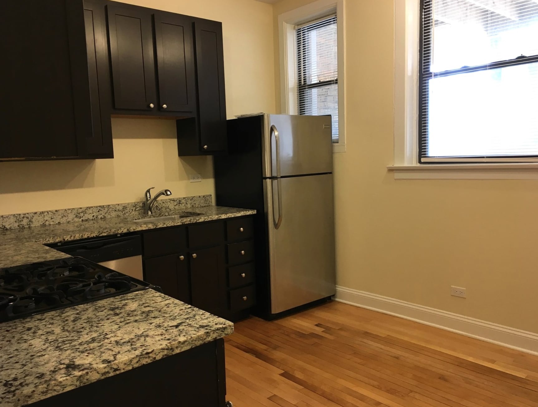 Building Photo - 1303 W Columbia Ave