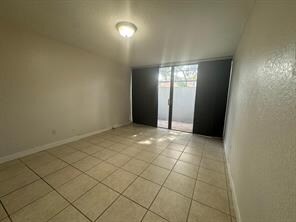 Building Photo - 10910 Clubhouse Rd