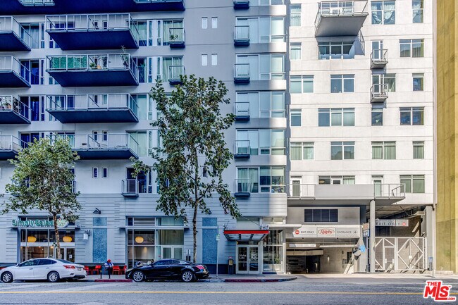 Building Photo - 645 W 9th St