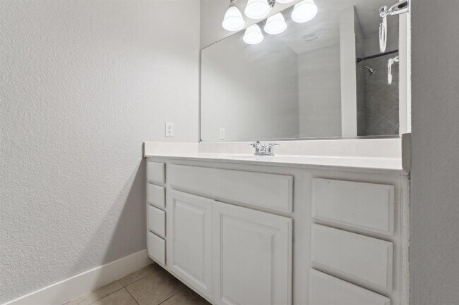 Building Photo - 2930 Grand Oaks Loop