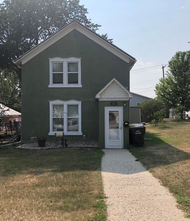 Building Photo - 802 3rd Ave SE