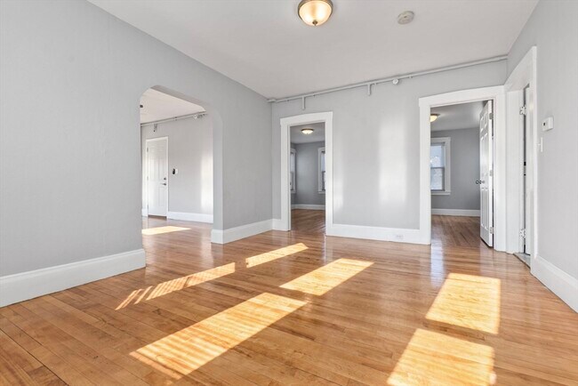 Building Photo - 55 Pine St