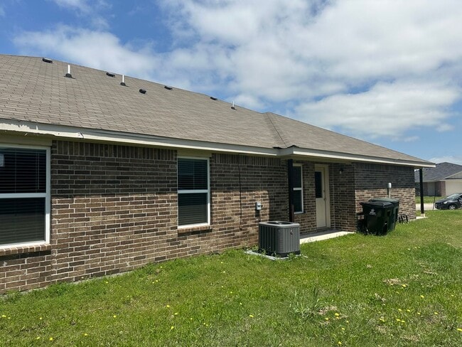 Building Photo - 3Bed/2Bath